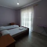 Cheerful 2 Bedroom Villa With Free Parking.