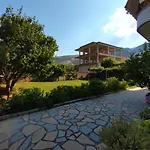 Cheerful 2 Bedroom Villa With Free Parking.