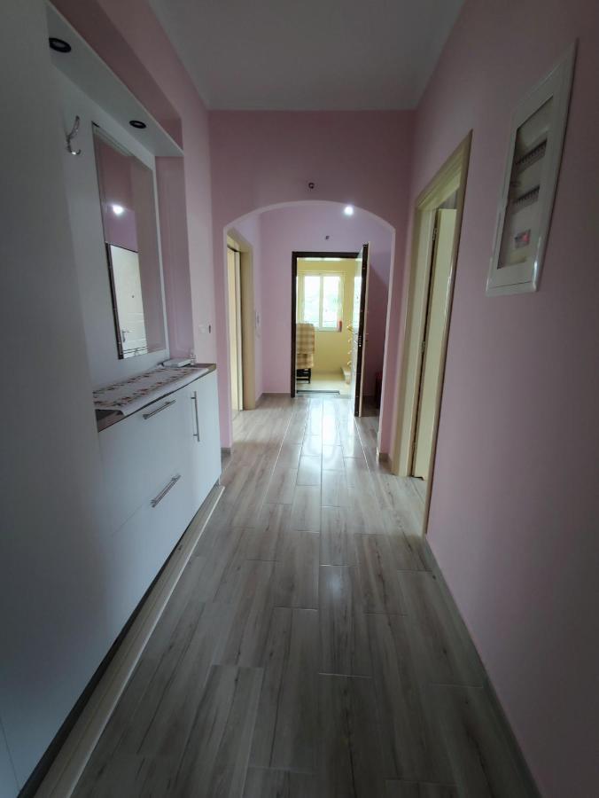 Cheerful 2 Bedroom With Free Parking. *